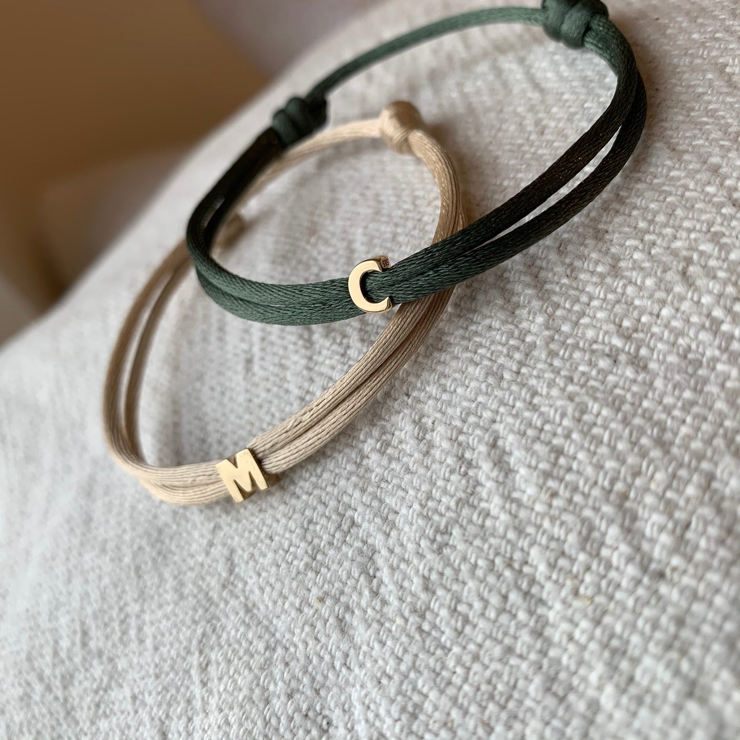 14KT LETTER ARMBAND