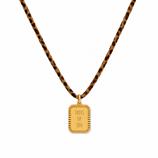 Label text cord necklace