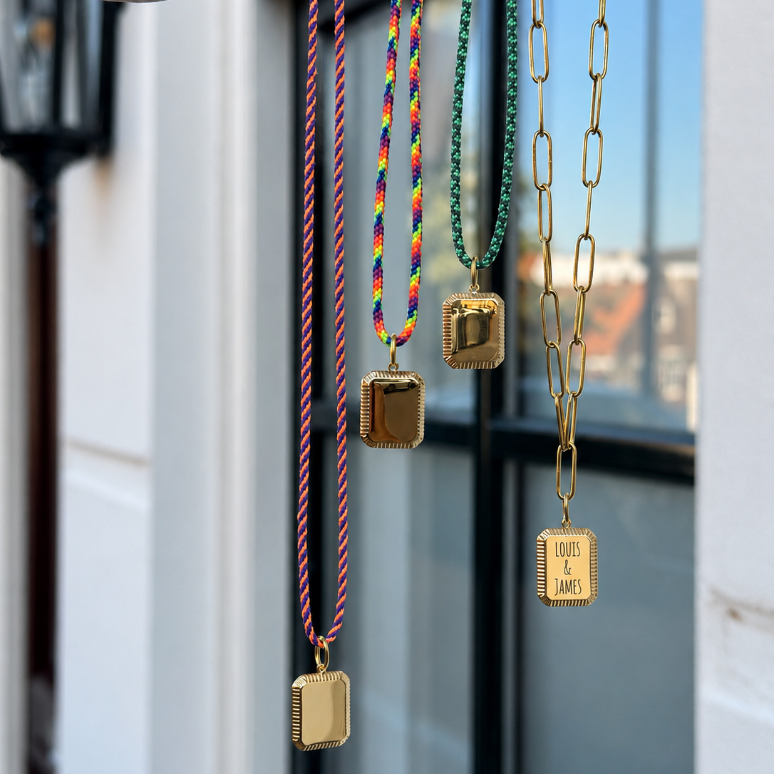 Label text necklace